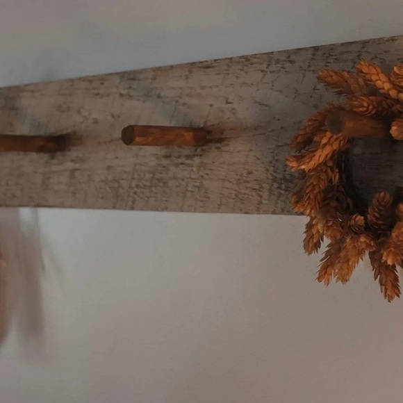 Peg Board Primitive Farmhouse Rack Tombstone Wall Decor - Picture 4 of 6